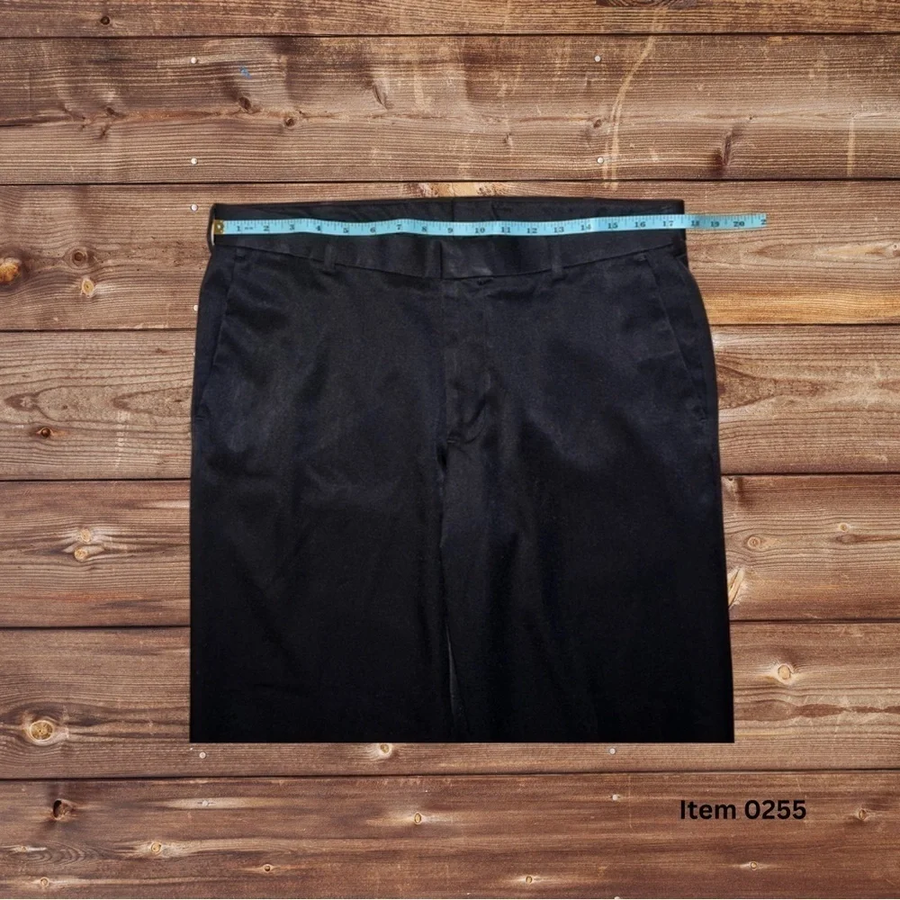Van Heusen Traveler Pants, Size 34x30 - Men’s - Picture 3 of 7